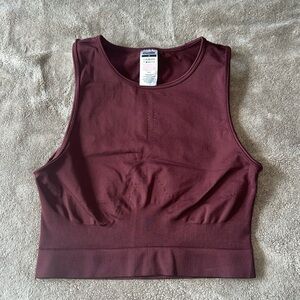 Gumshsrk women’s maroon crop top - size M
